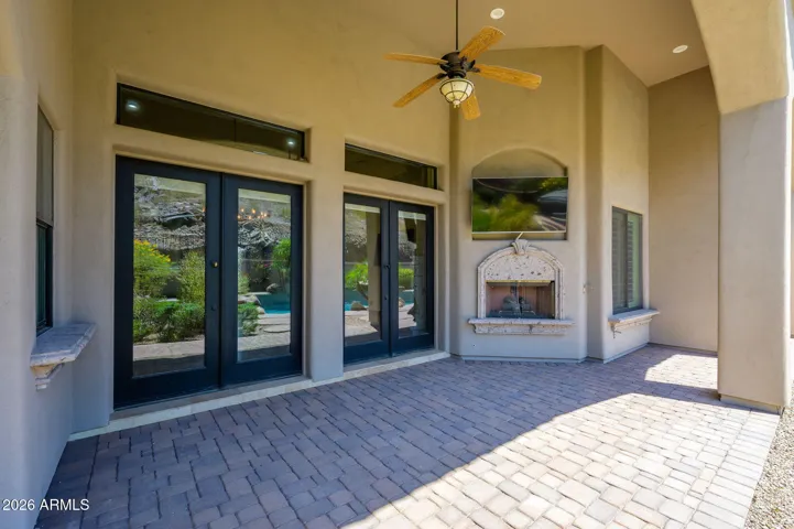 Covered Patio w/fireplace & TV