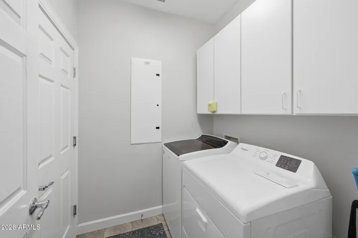 Washer/Dryer included