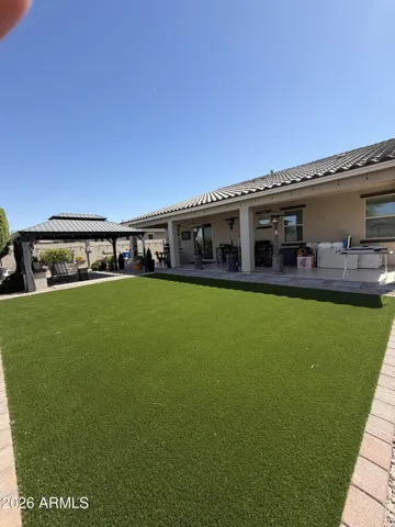 Lush, year-round green synthetic lawn