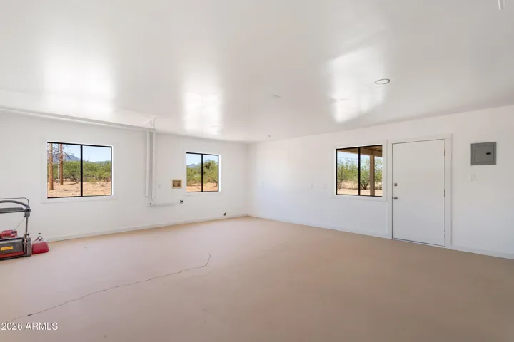 garage and hookup for laundry