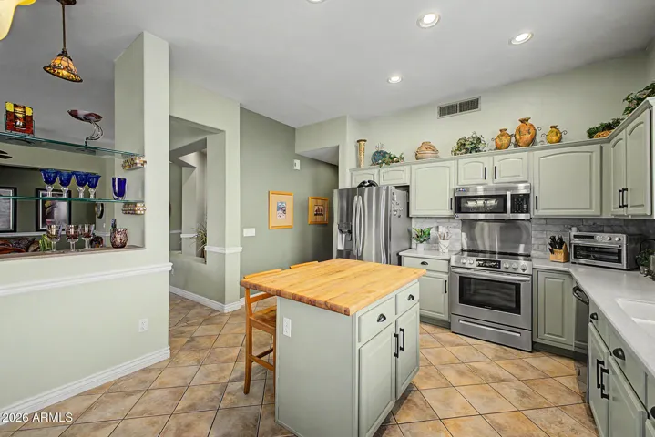 Beautiful open kitchen with lots of lighting