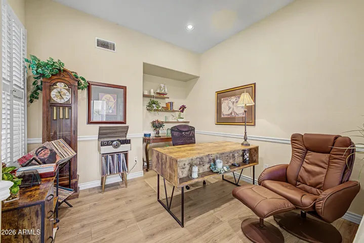 Den/office bonus room
