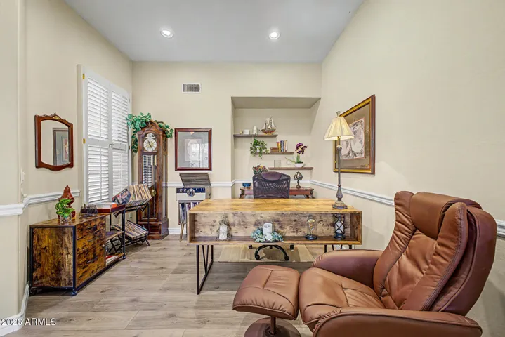 Den/office bonus room