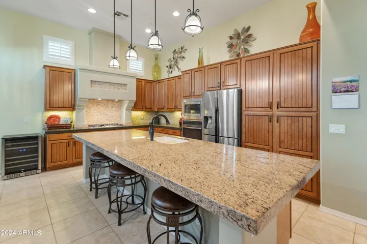 Large spacious island with barstool seating