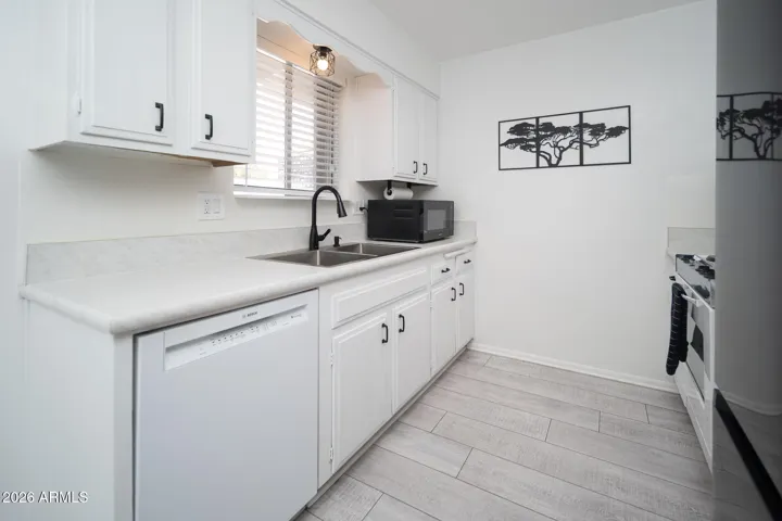 USER FRIENDLY KITHCEN WITH UPDAATED APPLIANCES. 2024/2025