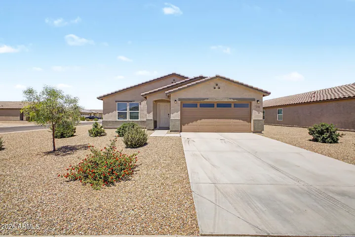 Great corner lot, with lots of parking!