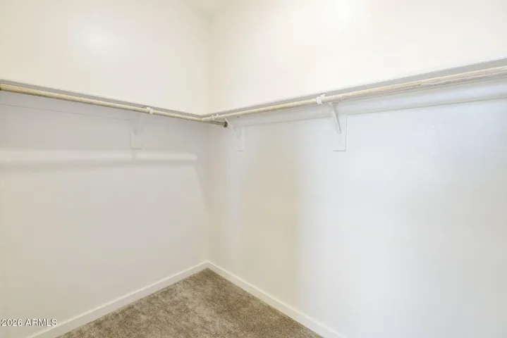 BED 4 WALK IN CLOSET