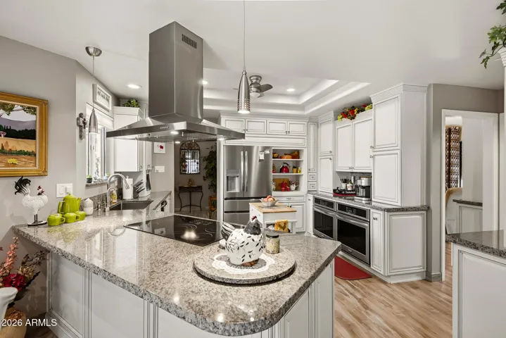 Modern appliances (double ovens and 4-door refrigerator)