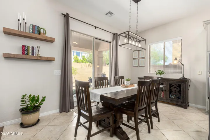Eat in Dining nook
