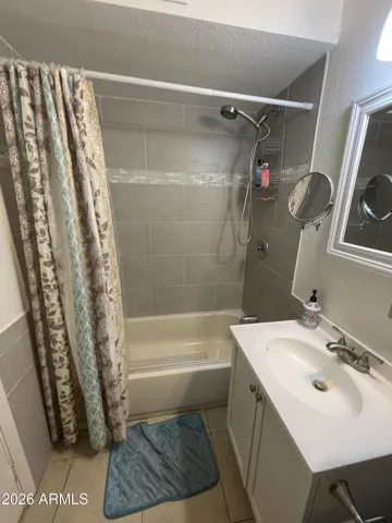 ALL TILE SURROUND TUB