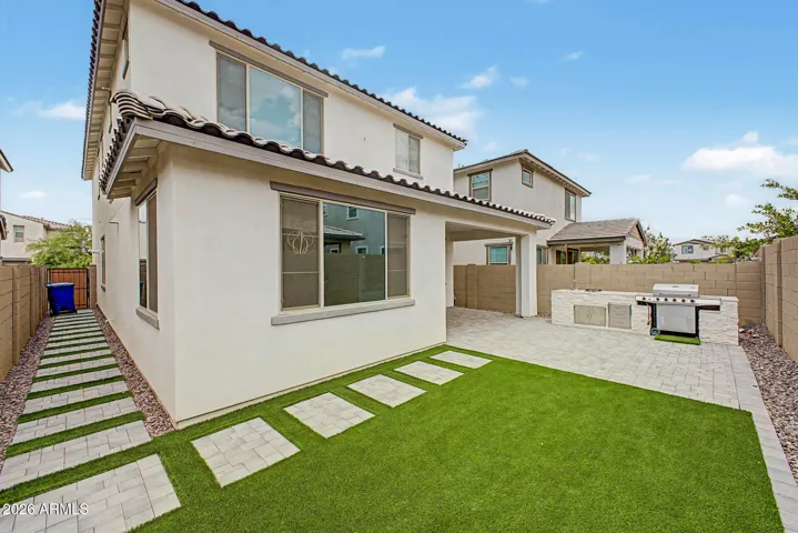 Built-in BBQ space, perfect for entertaining.