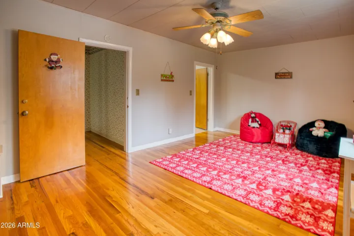 Bedroom 6 w/ ensuite w/ ensuite