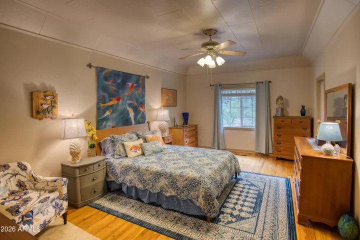 Bedroom 2 w/ ensuite