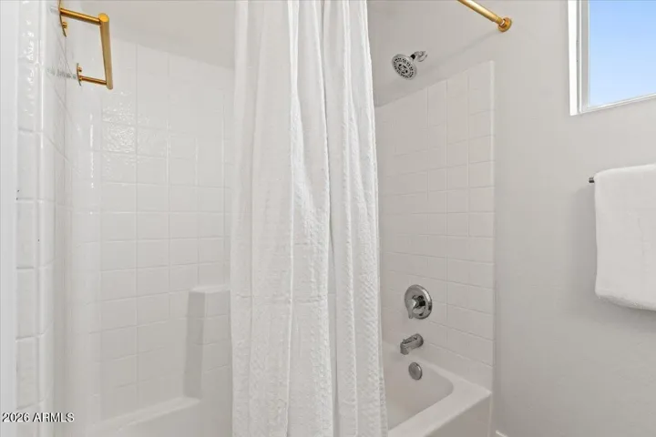 PROFESSIONALLY STAGED 2ND BATH
