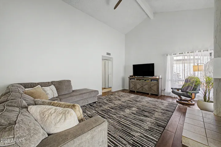 Lots of space to accommodate big furnishings.