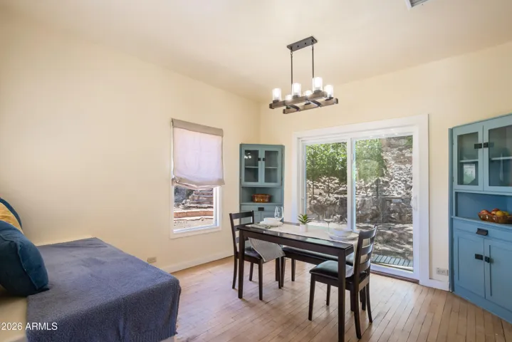 Dining room (upper level)