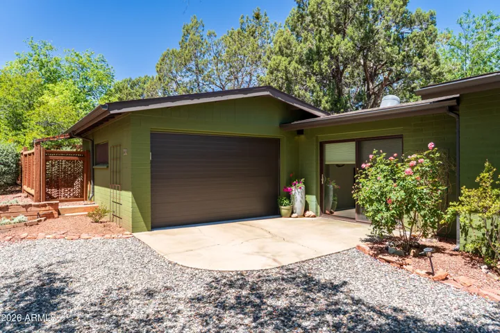 Oversized one car garage with ample storage