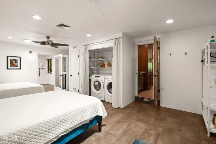 Previous owners utilized this as an art studio space with laundry and kitchenette