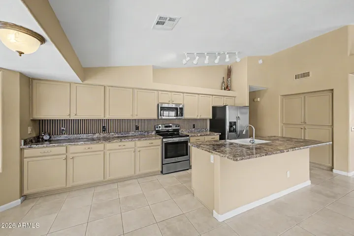Center Island with Counter Seating