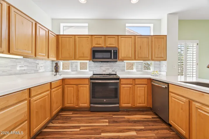 27 KITCHEN FOOD PREPARATION AND COOKING AREA.