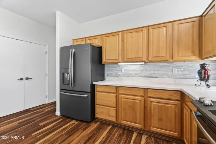28 FOOD PREPARATION AREA & REFIRGERATOR