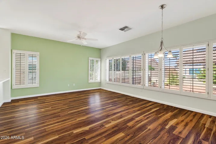 36 PHOTO OF GREAT ROOM & BREAKFAST NOOK.