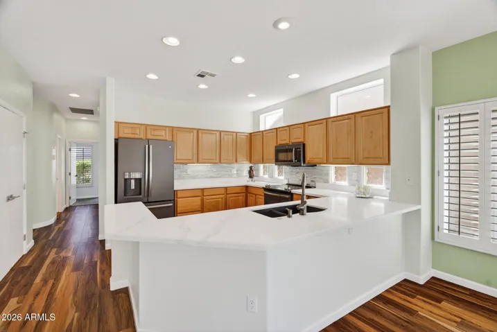 34 KITCHEN QUARTZ COUNTER TOP.
