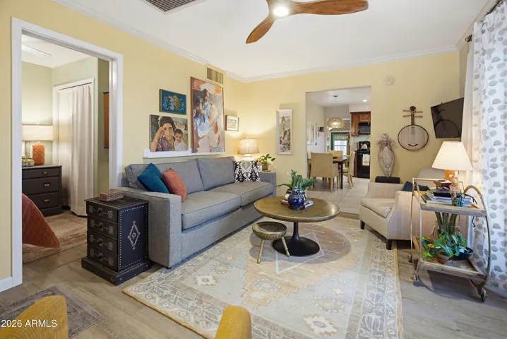 The coziest family room!
