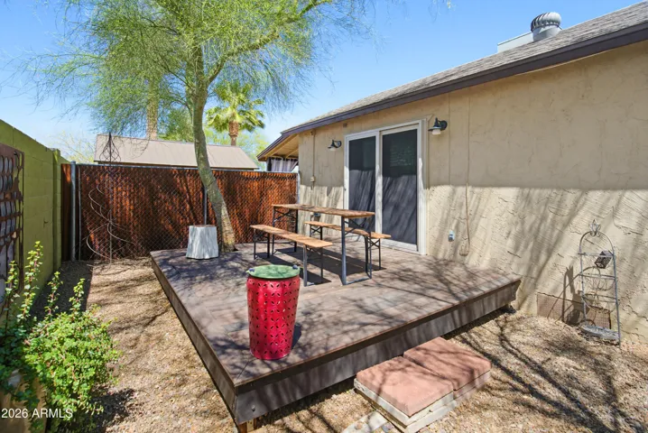 Awesome deck, great space to entertain!