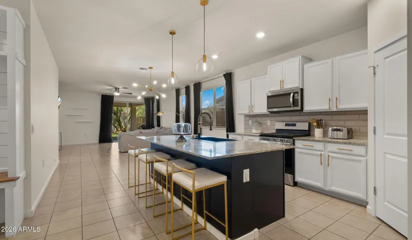 Gorgeous kitchen w/loads of upgrades!