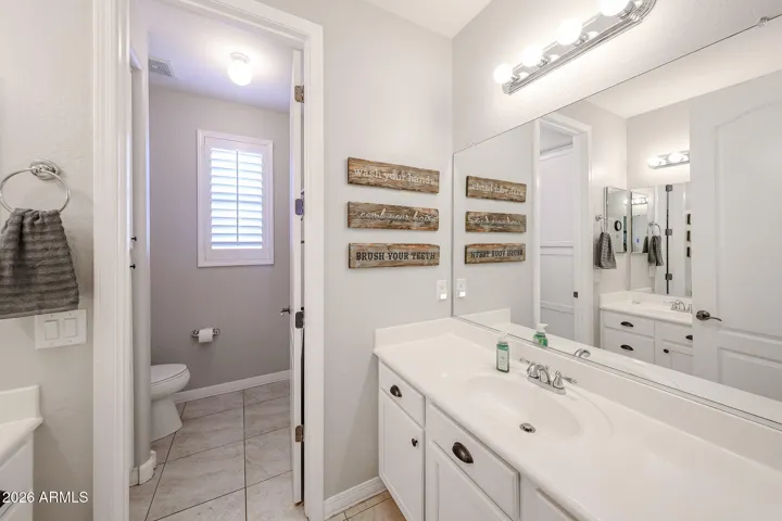 SEPARATE SHOWER ROOM SO SOMEONE CAN BRUSH TEETH WHILE THE OTHER SHOWERS!