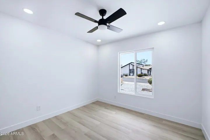 3rd bedroom, new windows, new fan