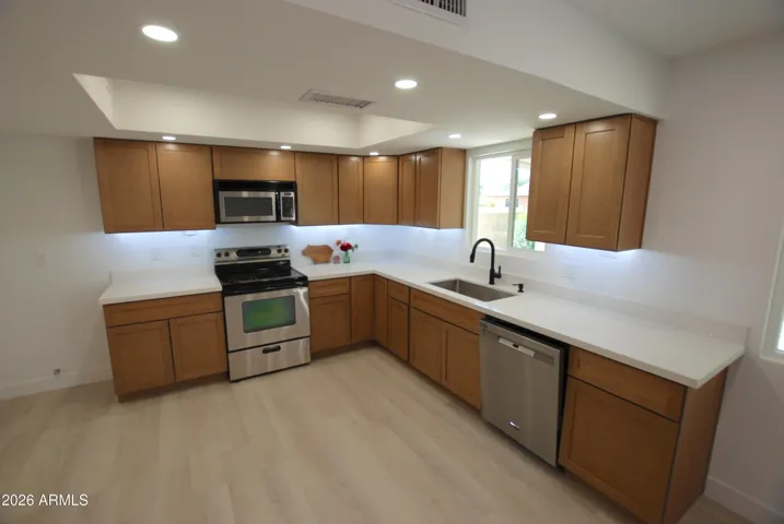 Under cabinet lighting