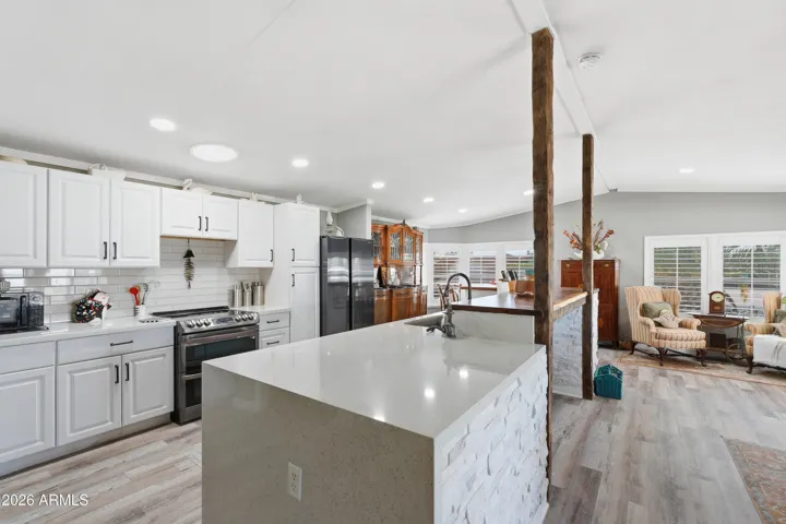 quartz counters indirect lighting