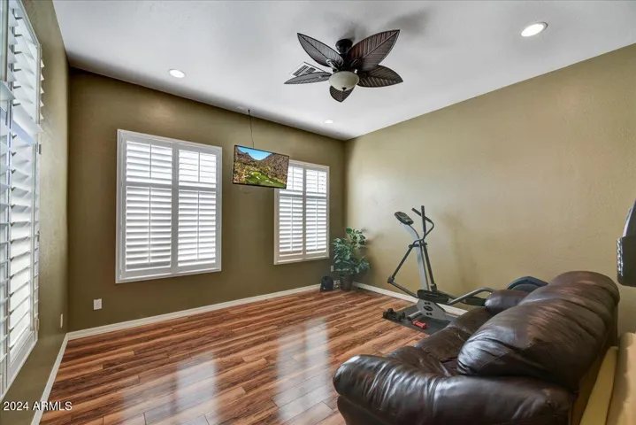 Bonus room / office