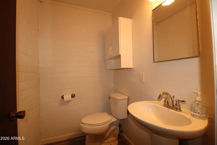 Shared common restroom
