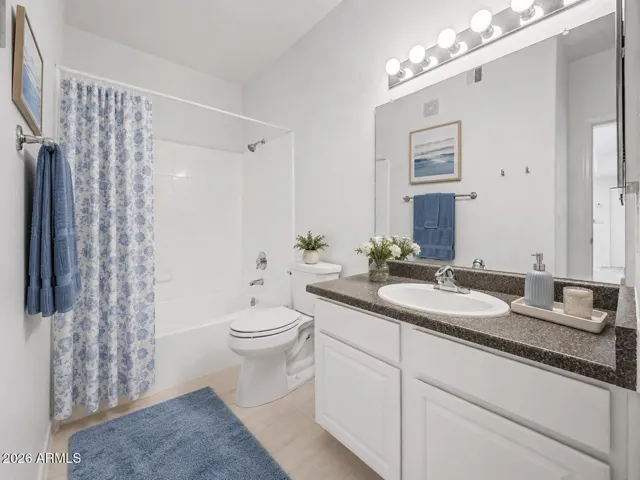 2nd Master bath (digitally staged)