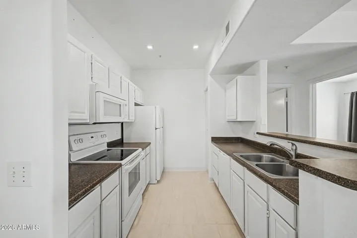 Roomy working kitchen