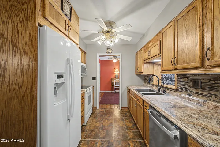 Kitchen Fridge included