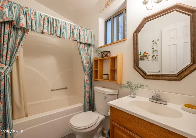 Loft - Full Bathroom