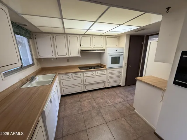 Kitchen alt view