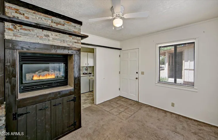 W/ Gas Fireplace