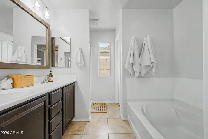 Primary w/ separate tub & shower