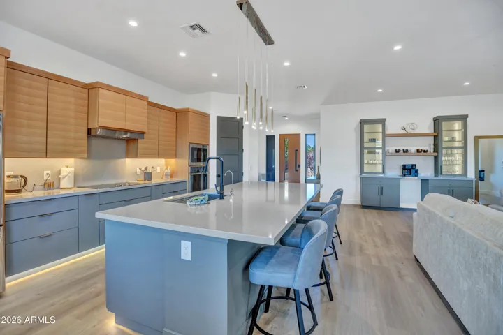 Breakfast Bar with seating at Island