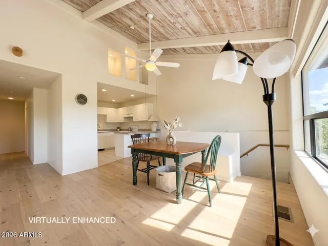 Dining area VIRTUALLY STAGED