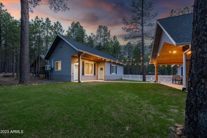 The Detached Bonus Area & Garage