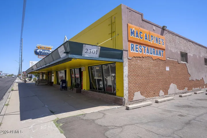 Feeling like a nostalgic visit at the local and only soda fountain still standing in Phoenix? You are only a few minutes away from this historic gem!