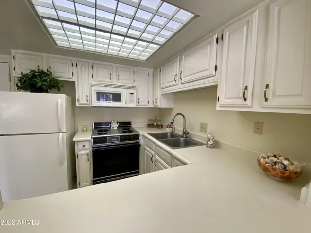 Attractive U shaped kitchen