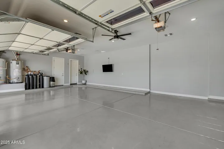 Fully Air-conditioned/Epoxy Garage