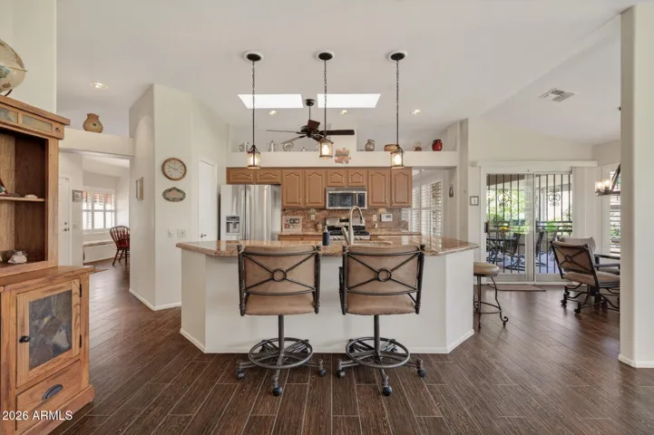 Notice the breakfast area to the right.